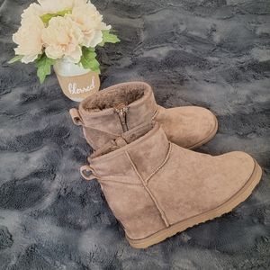 Like New! Dunes Women's Karma Hidden Wedge Boot 